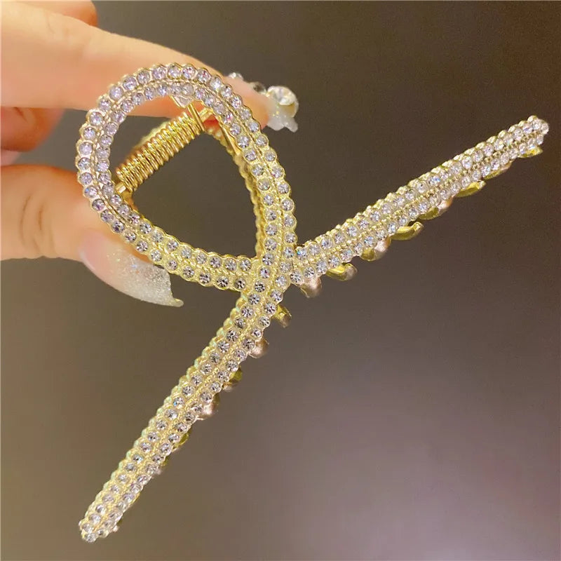 DazzlingPearl Elegance: Non-Slip Shark Claw Hair Clip. Hair accessories for brides.. Hair accessories in USA. Bride accessories in USA. Bridal hair accessories in USA. Kids hair accessories in USA. Girls hair accessories. Hair products. Beautiful hair accessories.