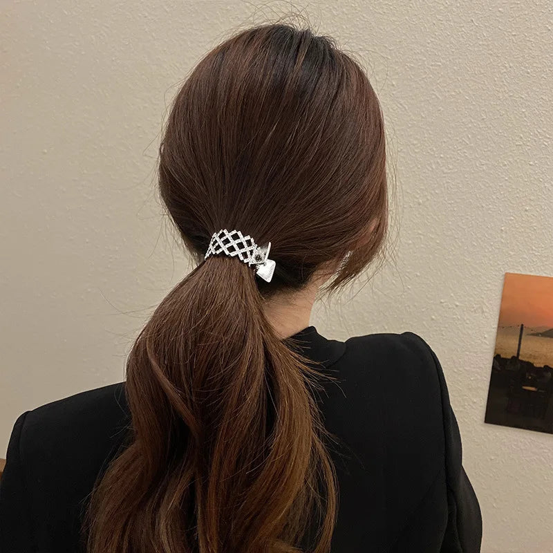 Eclaté Luxe Pearlique: Trend Hair Claw. Hair accessories in USA. Bride accessories in USA. Bridal hair accessories in USA. Kids hair accessories in USA. Girls hair accessories. Hair products. Beautiful hair accessories.