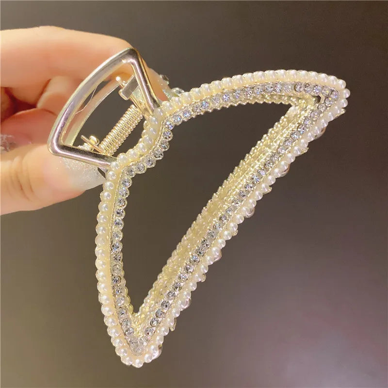 DazzlingPearl Elegance: Non-Slip Shark Claw Hair Clip. Hair accessories for brides.. Hair accessories in USA. Bride accessories in USA. Bridal hair accessories in USA. Kids hair accessories in USA. Girls hair accessories. Hair products. Beautiful hair accessories.