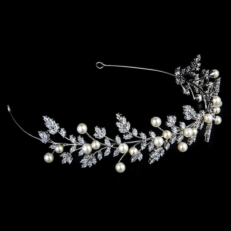 Vintage Glam Baroque Crystal Hairband. Hairxza Hair Accessories. Hair accessories in USA. Bride accessories in USA. Bridal hair accessories in USA. Kids hair accessories in USA. Girls hair accessories. Hair products. Beautiful hair accessories.