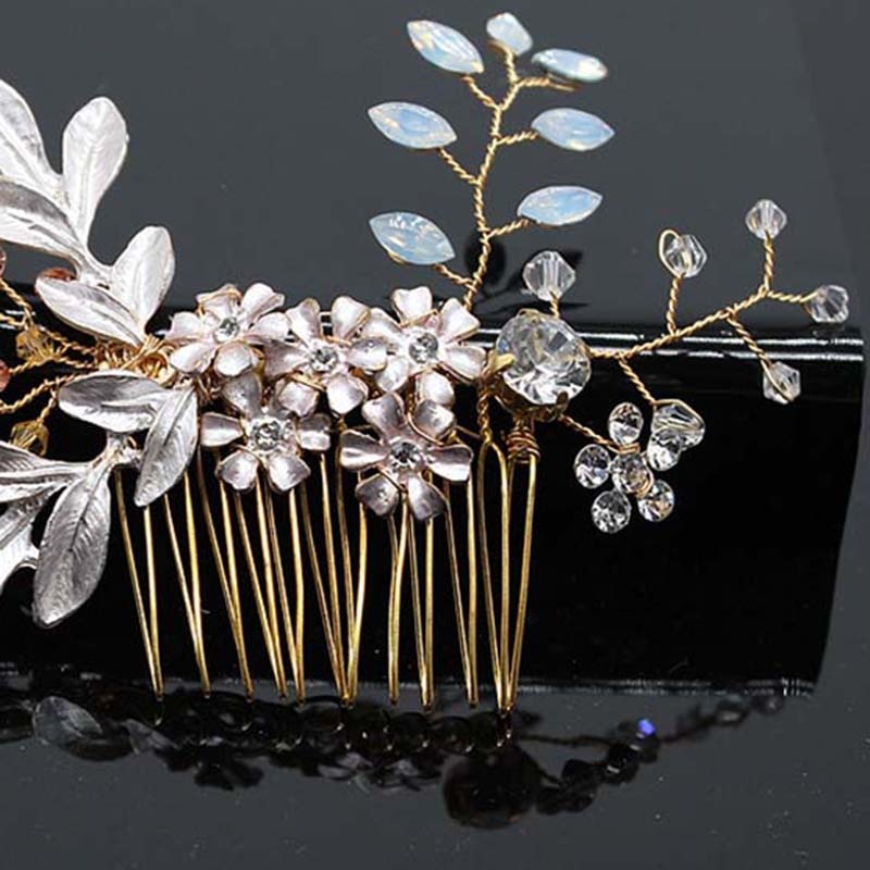 Crystal Pearl Hair Combs for Bridal.Hair accessories in USA. Bride accessories in USA. Bridal hair accessories in USA. Kids hair accessories in USA. Girls hair accessories. Hair products. Beautiful hair accessories.