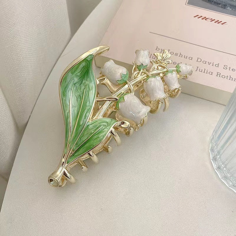 Orchid Flower Hair Clip. Elegant beautiful flower hair clips. Flower Hair accessory. Hair accessories for brides. Hair accessories in USA. Bride accessories in USA. Bridal hair accessories in USA. Kids hair accessories in USA. Girls hair accessories. Hair products. Beautiful hair accessories.