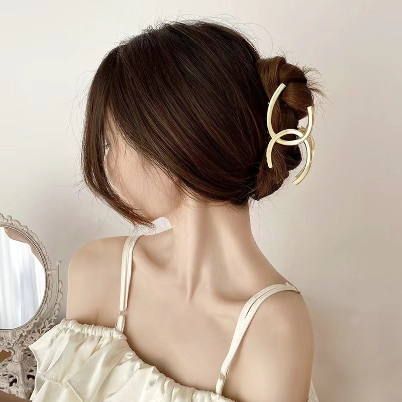 Geometric Vintage Hair Claw. Hairxza Hair Accessories. Hair accessories in USA. Bride accessories in USA. Bridal hair accessories in USA. Kids hair accessories in USA. Girls hair accessories. Hair products. Beautiful hair accessories.