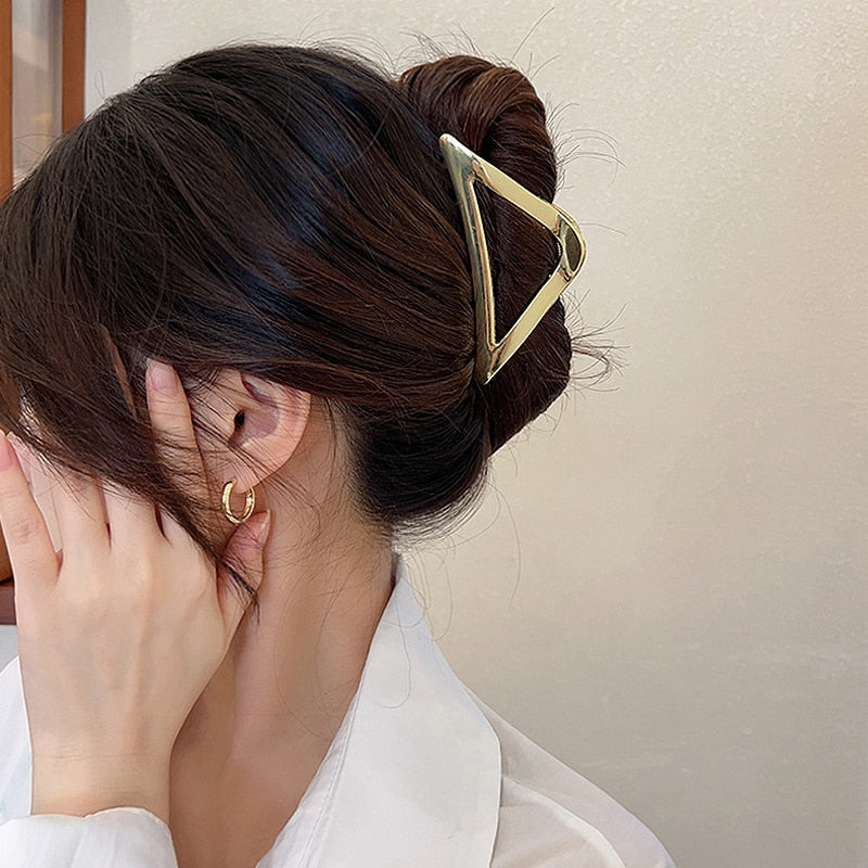 Geometric Vintage Hair Claw. Hairxza Hair Accessories. Hair accessories in USA. Bride accessories in USA. Bridal hair accessories in USA. Kids hair accessories in USA. Girls hair accessories. Hair products. Beautiful hair accessories.