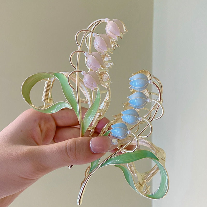 Orchid Flower Hair Clip. Elegant beautiful flower hair clips. Flower Hair accessory. Hair accessories for brides. Hair accessories in USA. Bride accessories in USA. Bridal hair accessories in USA. Kids hair accessories in USA. Girls hair accessories. Hair products. Beautiful hair accessories.