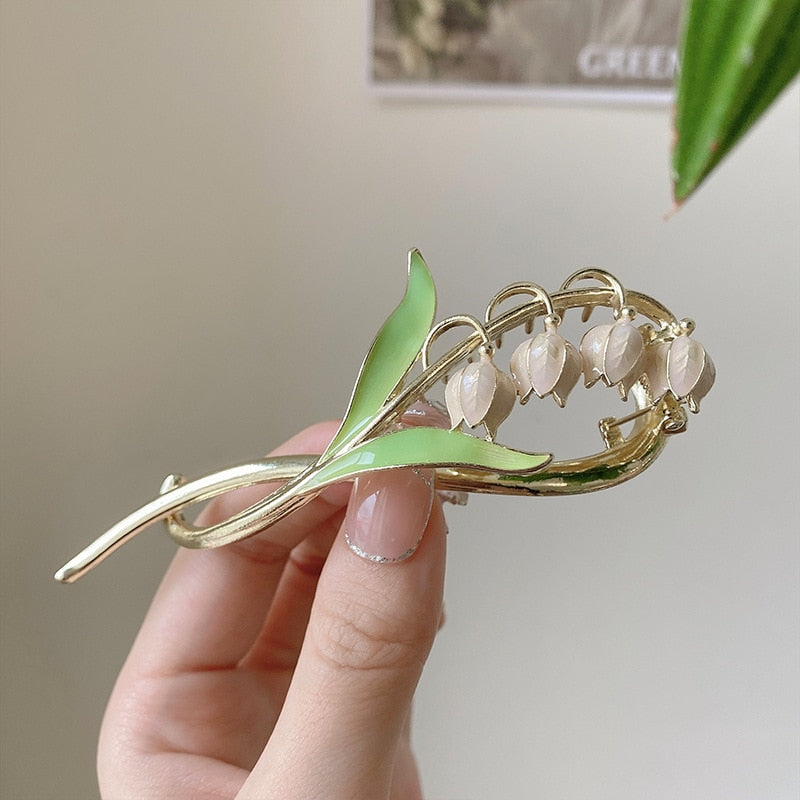 Orchid Flower Hair Clip. Elegant beautiful flower hair clips. Flower Hair accessory. Hair accessories for brides. Hair accessories in USA. Bride accessories in USA. Bridal hair accessories in USA. Kids hair accessories in USA. Girls hair accessories. Hair products. Beautiful hair accessories.