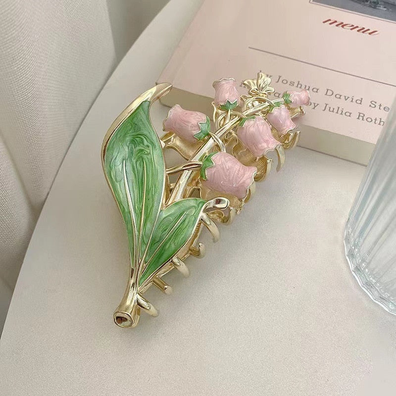 Orchid Flower Hair Clip. Elegant beautiful flower hair clips. Flower Hair accessory. Hair accessories for brides. Hair accessories in USA. Bride accessories in USA. Bridal hair accessories in USA. Kids hair accessories in USA. Girls hair accessories. Hair products. Beautiful hair accessories.