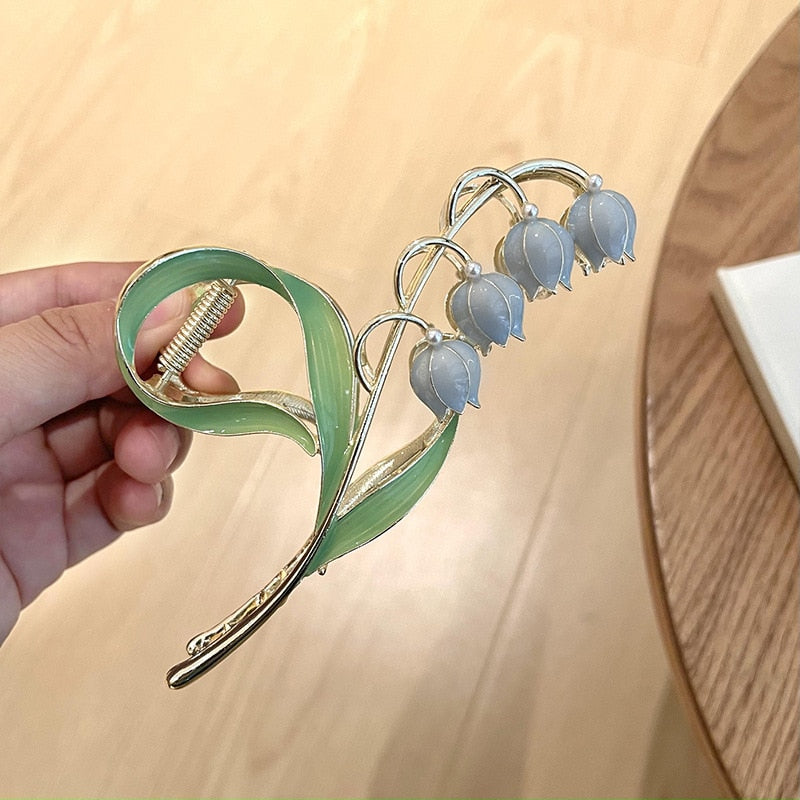 Orchid Flower Hair Clip. Elegant beautiful flower hair clips. Flower Hair accessory. Hair accessories for brides. Hair accessories in USA. Bride accessories in USA. Bridal hair accessories in USA. Kids hair accessories in USA. Girls hair accessories. Hair products. Beautiful hair accessories.