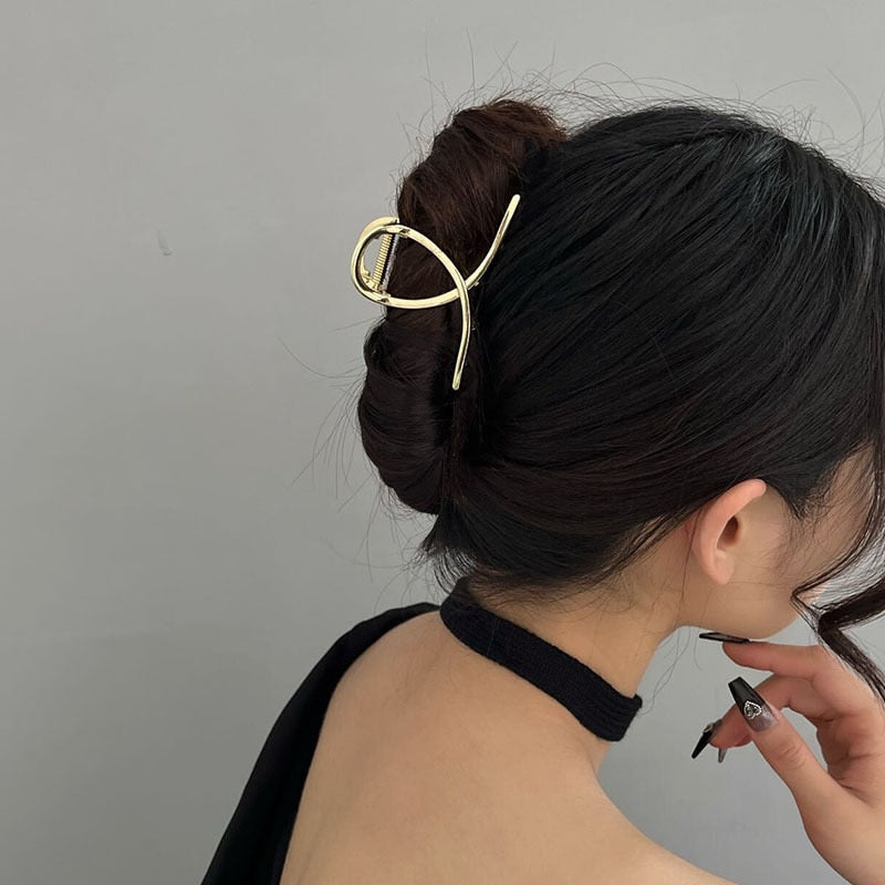 Geometric Vintage Hair Claw. Hairxza Hair Accessories. Hair accessories in USA. Bride accessories in USA. Bridal hair accessories in USA. Kids hair accessories in USA. Girls hair accessories. Hair products. Beautiful hair accessories.