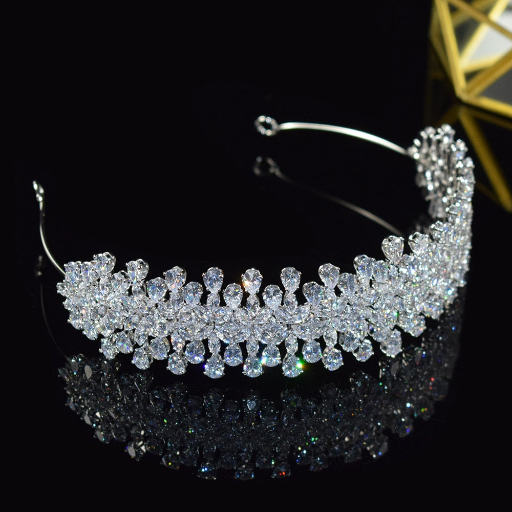 Vintage Glam Baroque Crystal Hairband. Hairxza Hair Accessories. Hair accessories in USA. Bride accessories in USA. Bridal hair accessories in USA. Kids hair accessories in USA. Girls hair accessories. Hair products. Beautiful hair accessories.