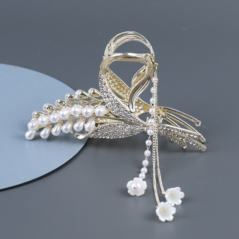 Orchid Pearl Bloom Hair Clip. Hair accessories in USA. Bride accessories in USA. Bridal hair accessories in USA. Kids hair accessories in USA. Girls hair accessories. Hair products. Beautiful hair accessories.