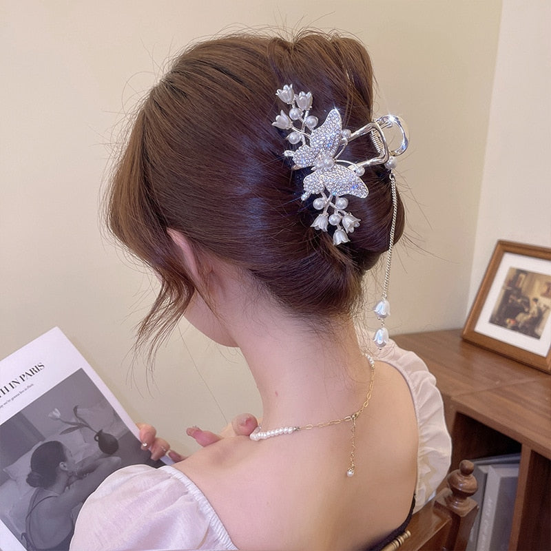 Orchid Pearl Bloom Hair Clip. Hair accessories in USA. Bride accessories in USA. Bridal hair accessories in USA. Kids hair accessories in USA. Girls hair accessories. Hair products. Beautiful hair accessories.