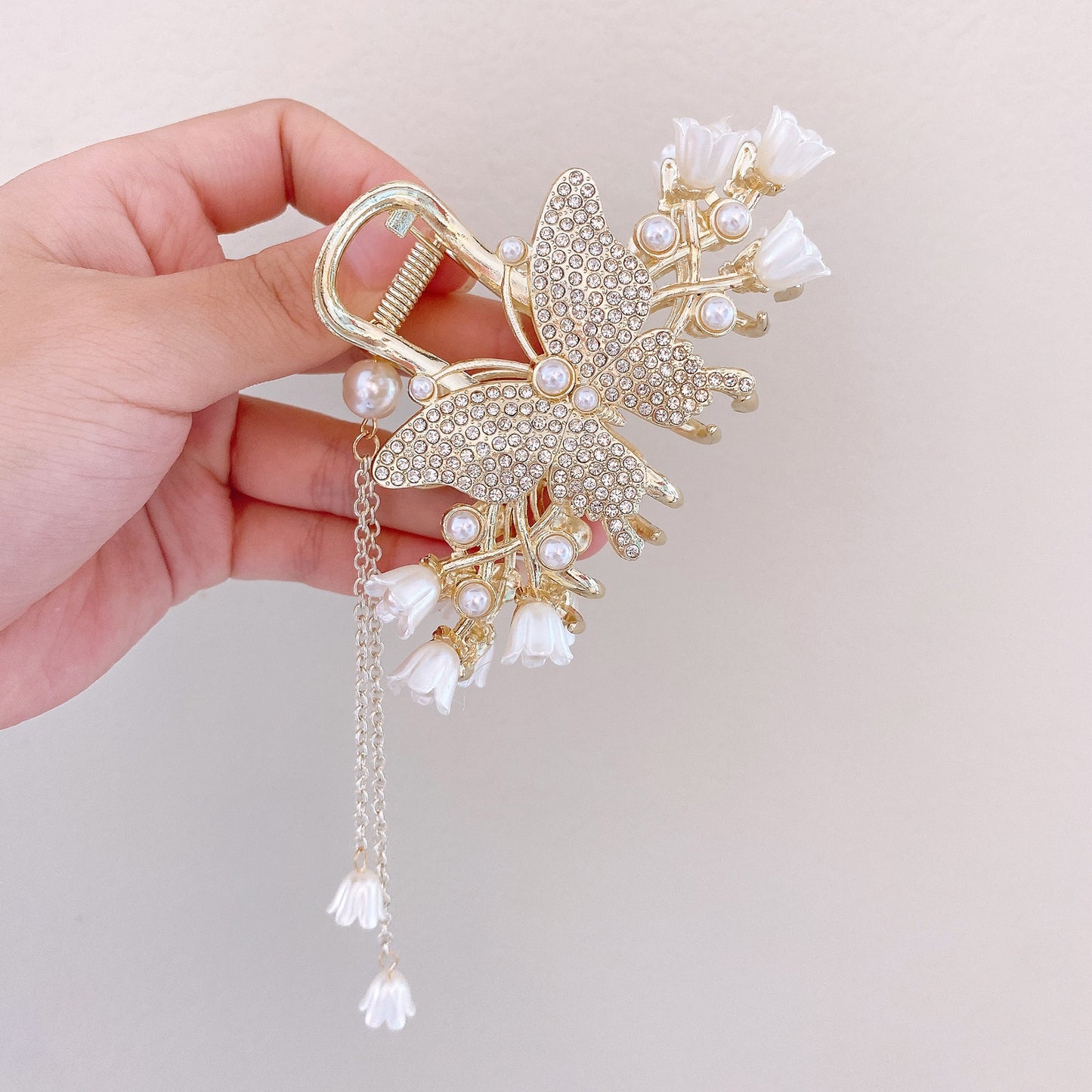 Pearl & Tassel Glam Hair Clips. Hairxza Hair Accessories. Hair accessories in USA. Bride accessories in USA. Bridal hair accessories in USA. Kids hair accessories in USA. Girls hair accessories. Hair products. Beautiful hair accessories.