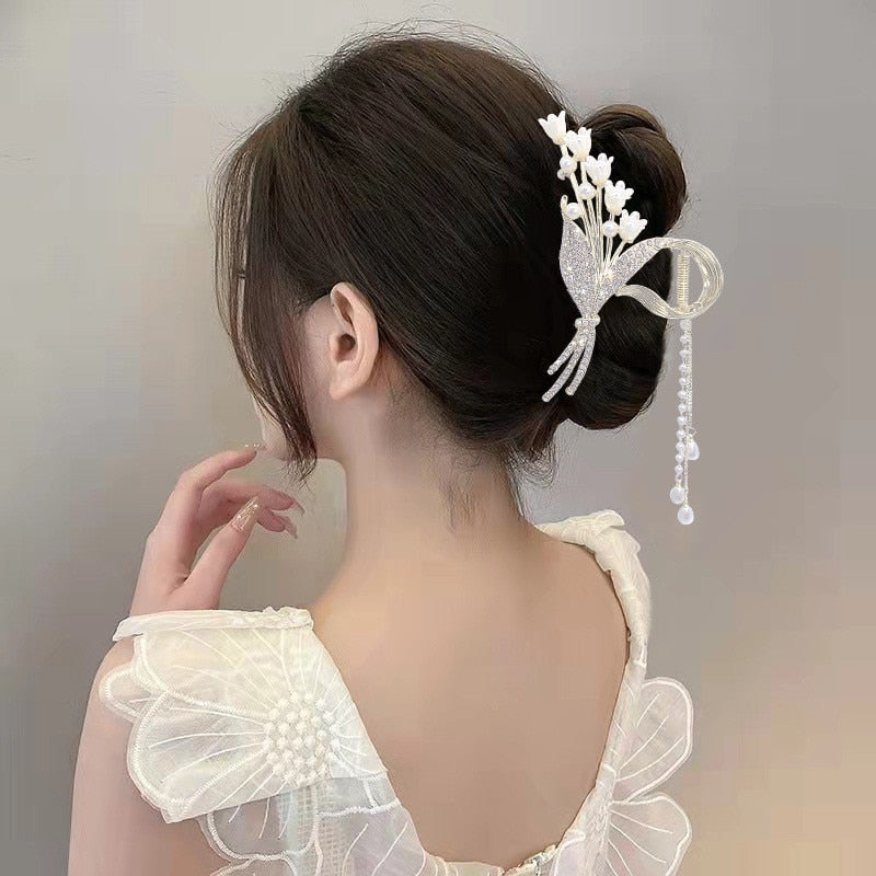 Orchid Pearl Bloom Hair Clip. Hair accessories in USA. Bride accessories in USA. Bridal hair accessories in USA. Kids hair accessories in USA. Girls hair accessories. Hair products. Beautiful hair accessories.