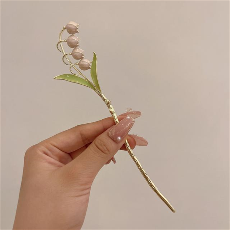 Orchid Flower Hair Clip. Elegant beautiful flower hair clips. Flower Hair accessory. Hair accessories for brides. Hair accessories in USA. Bride accessories in USA. Bridal hair accessories in USA. Kids hair accessories in USA. Girls hair accessories. Hair products. Beautiful hair accessories.